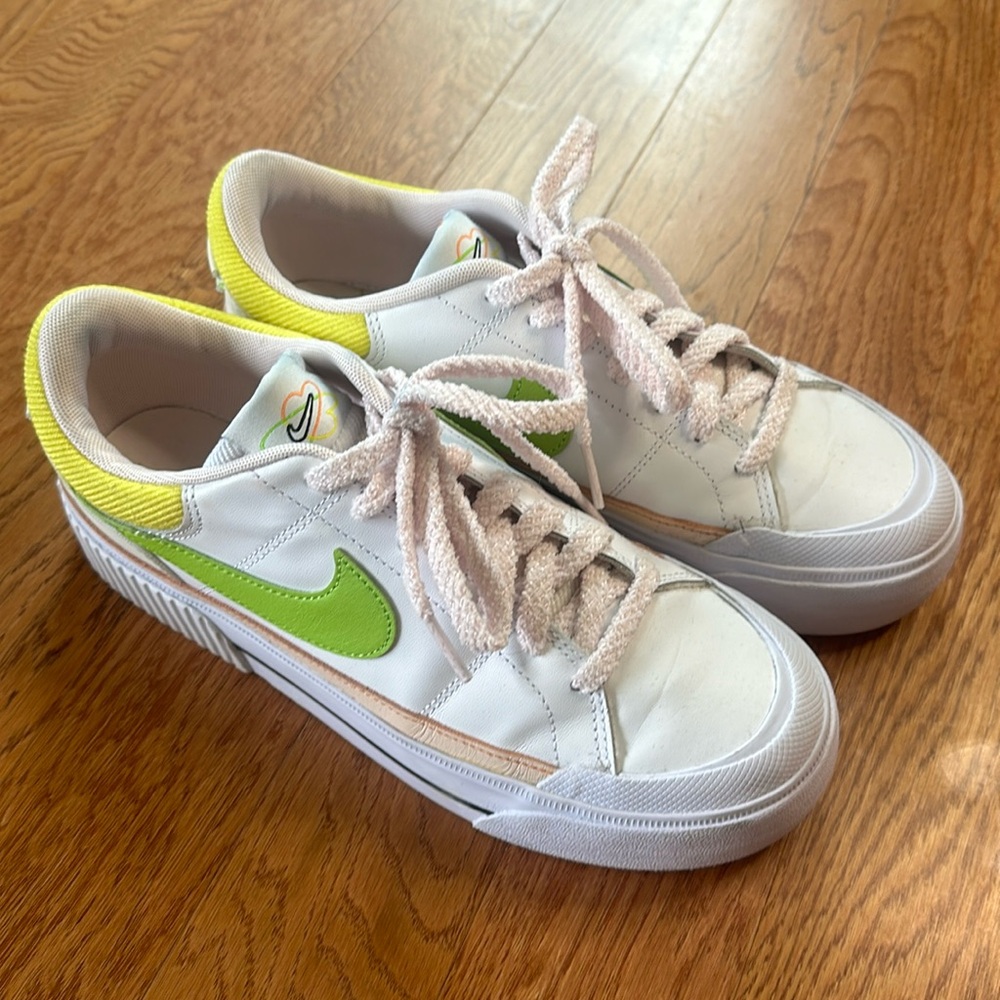Nike Court Legacy Lift Sneakers